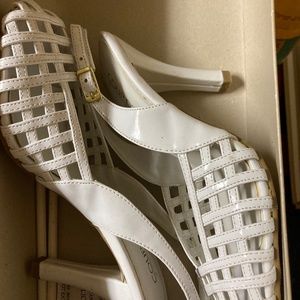 White heals size 7m